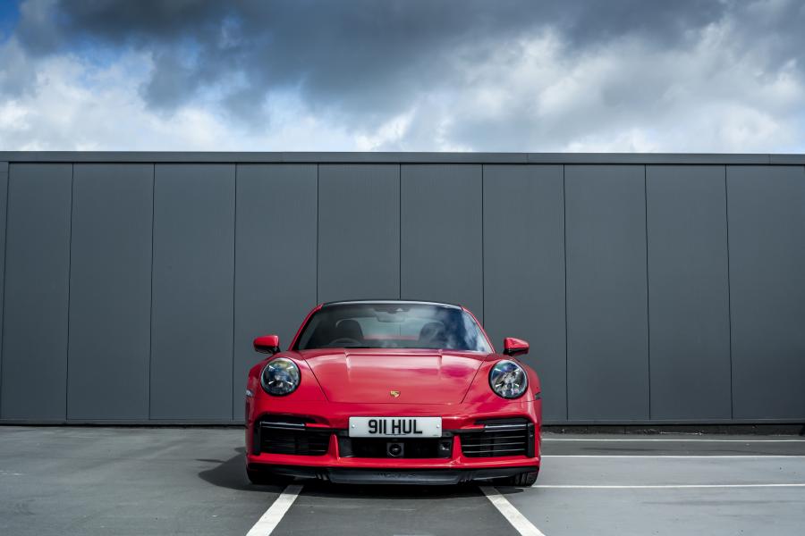  Porsche 911 Turbo S (992) 2020 года  (UK) (фото 2 из 42)